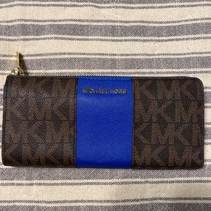 Lightly Used Michael Kors wallet signature print